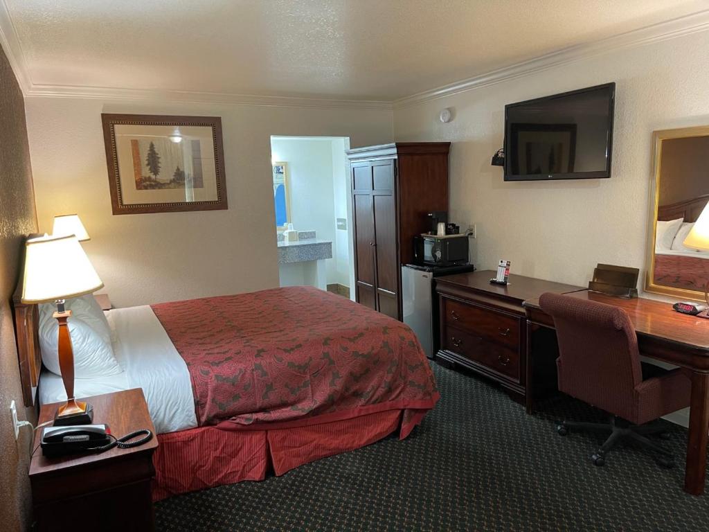 1st Interstate Inn photo 3