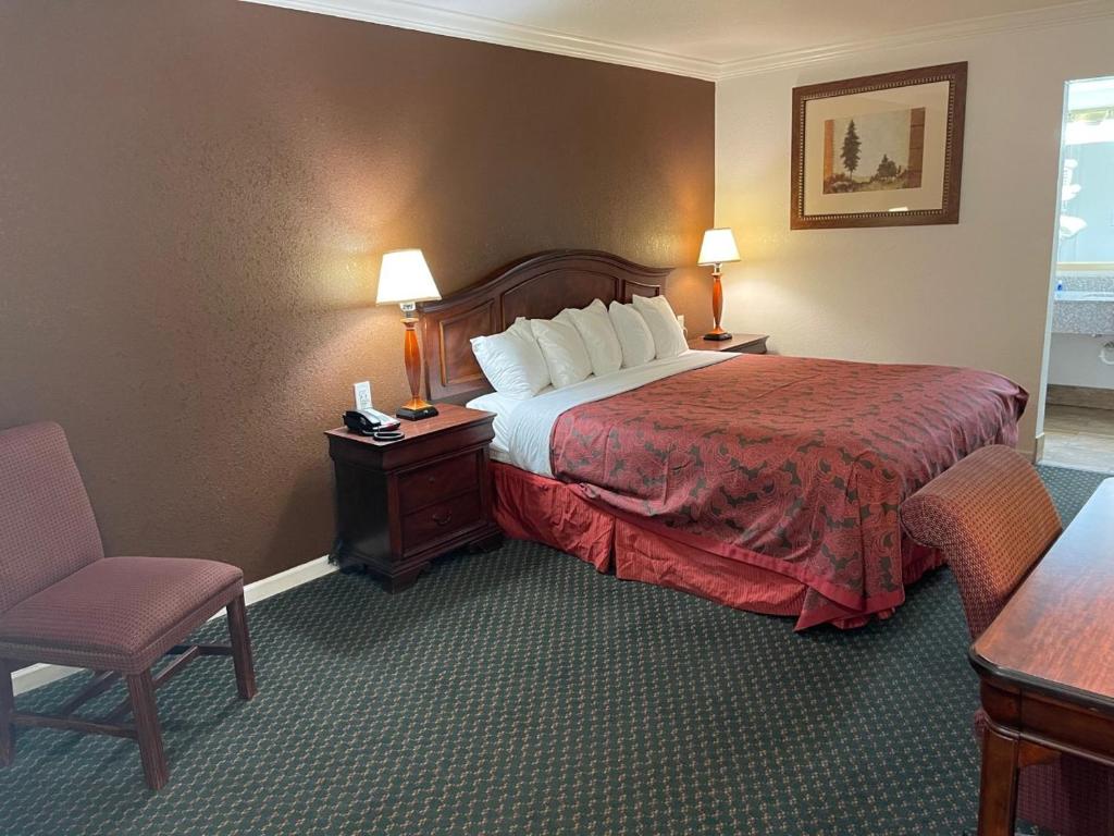 1st Interstate Inn photo 4