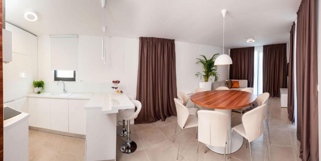 Villa Trogir Deluxe 2 6 Beautiful Bedrooms Private Pools Sea Front - Sauna