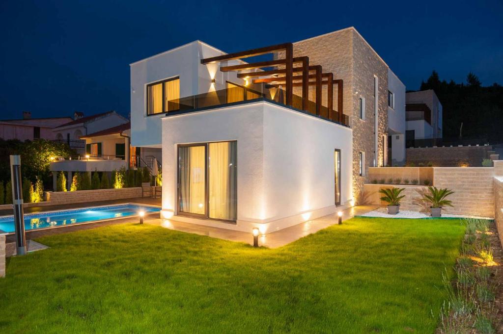 Villa Trogir Deluxe 2 6 Beautiful Bedrooms Private Pools Sea Front - Sauna photo 1
