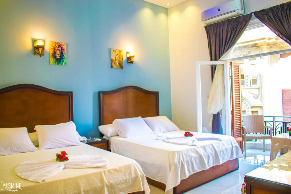 Семейный (Семейный номер с балконом), Crown Hotel