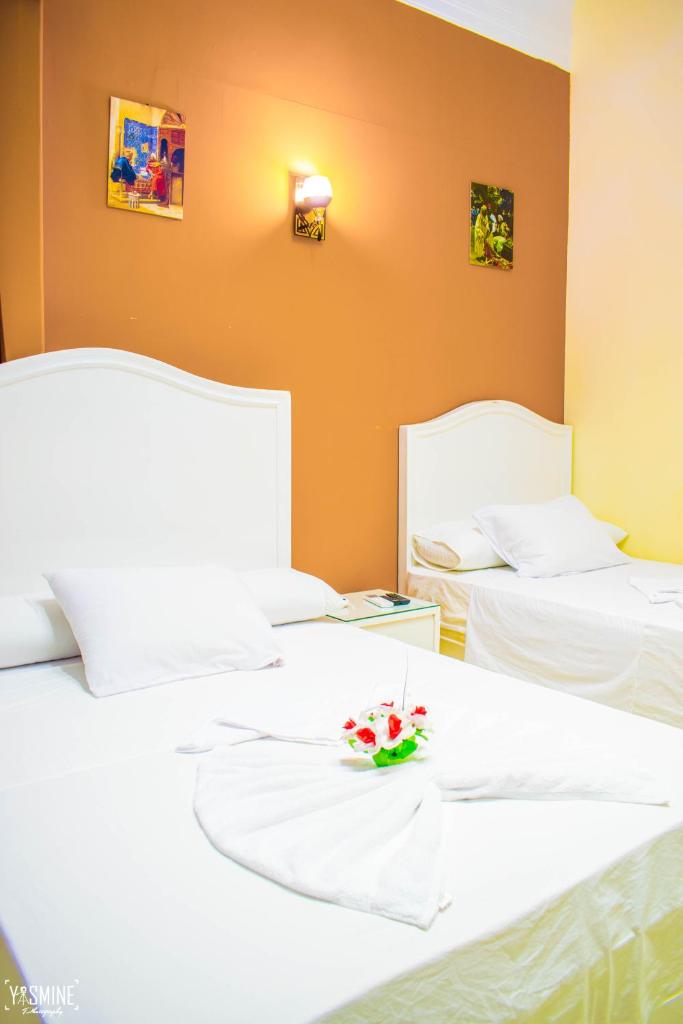 Трехместный (Трехместный номер с видом на город), Crown Hotel