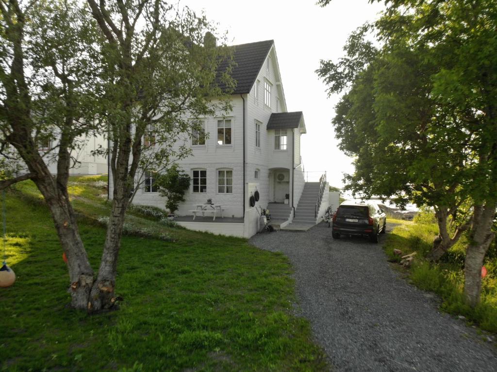 Finnøya with 180* Atlantic veiw photo 2