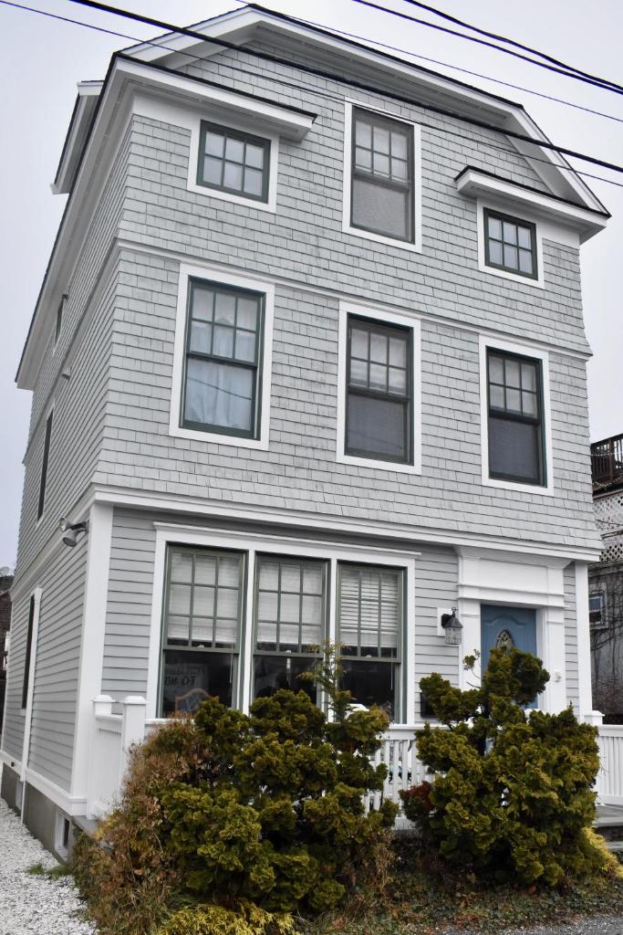 Modern Cottage in Downtown NPT-Waites Wharf Cottage photo 1