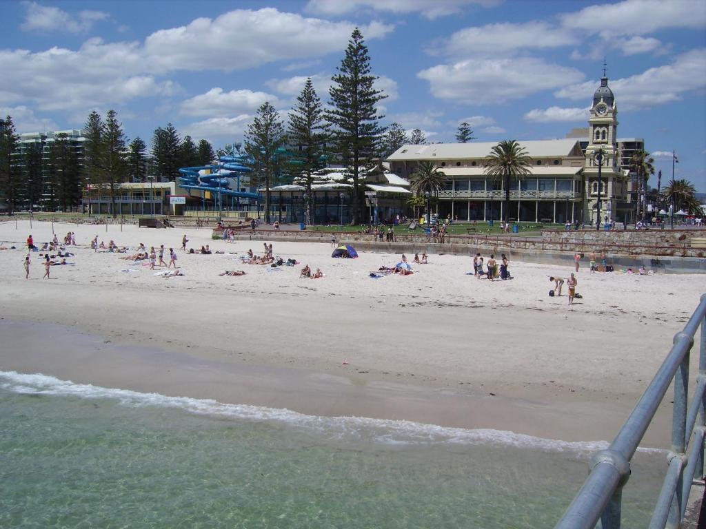 Glenelg Sea-Breeze photo 3