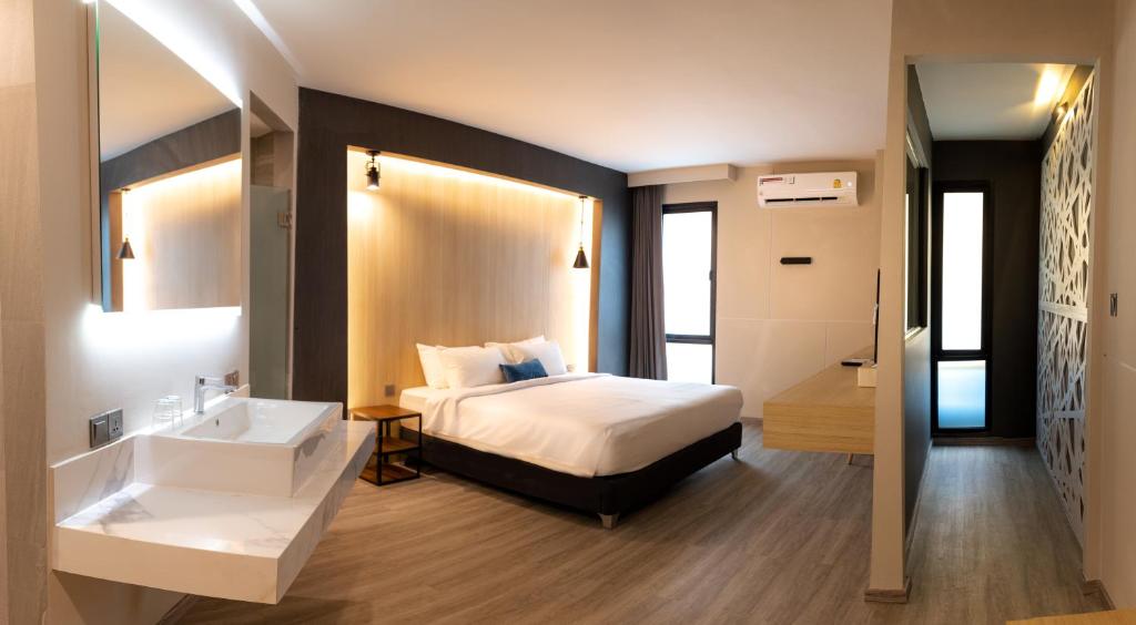 56 Hotel Sukhumvit - Tap to explore photos