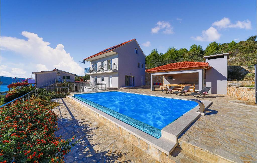 Amazing Home In Seget Vranjica With 4 Bedrooms, Jacuzzi And Wifi