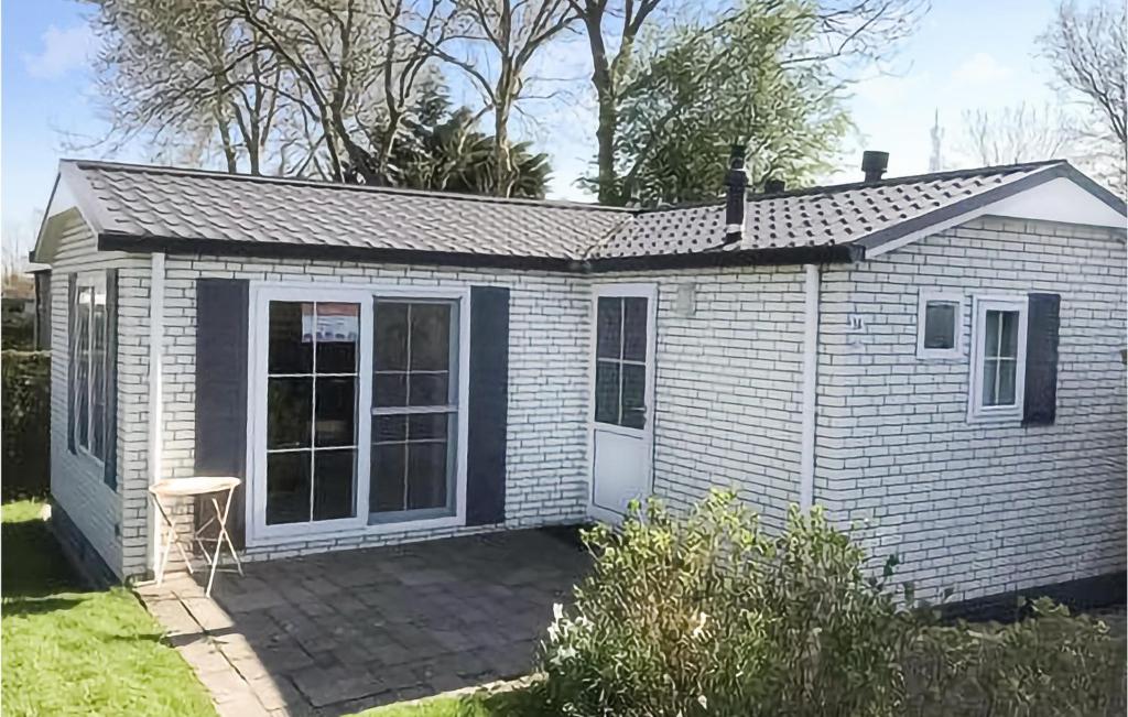 Amazing Home In Tzummarum With 2 Bedrooms, Wifi And Outdoor Swimming Pool