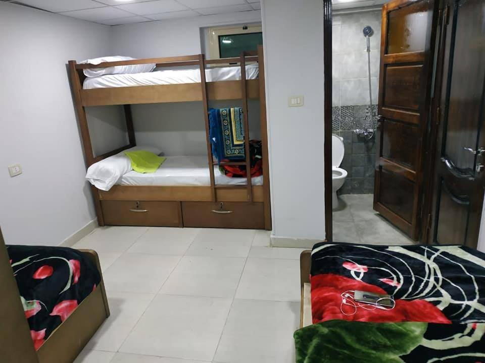 Номер (Односпальная кровать в общем номере), Pyramids guest house hotel