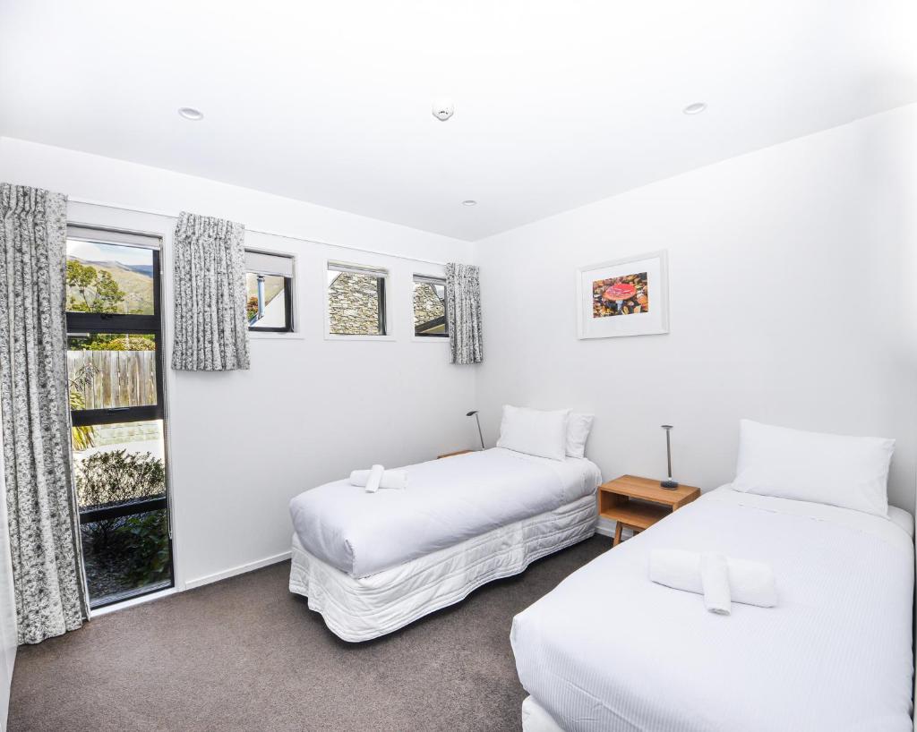 Tenby Apartments photo 2