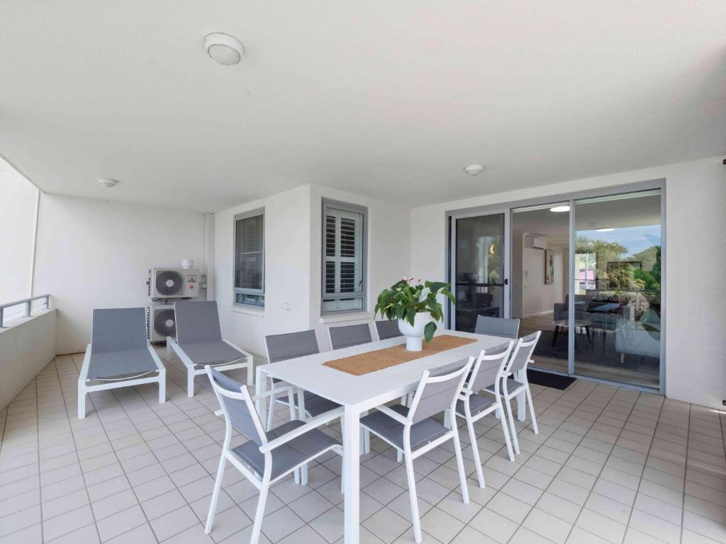 Pacific Marina Apartments photo 4