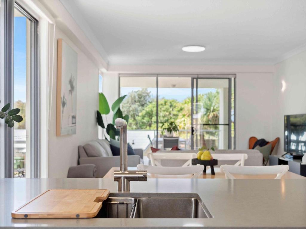 Pacific Marina Apartments photo 1