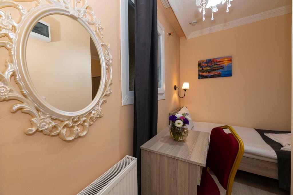 Golden Flower Hotel photo 2