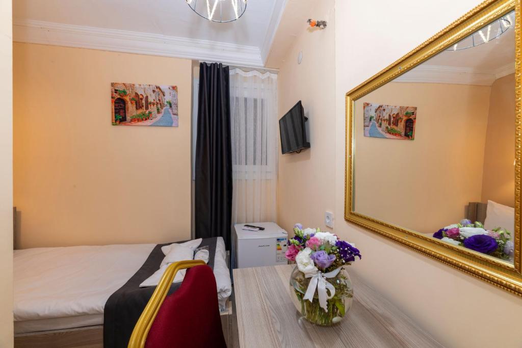 Golden Flower Hotel photo 4