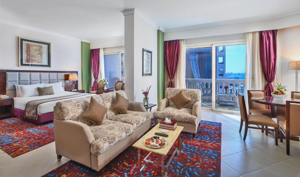 Сьюит (Люкс с 1 спальней и видом на море и бассейн), Tolip Hotel Alexandria