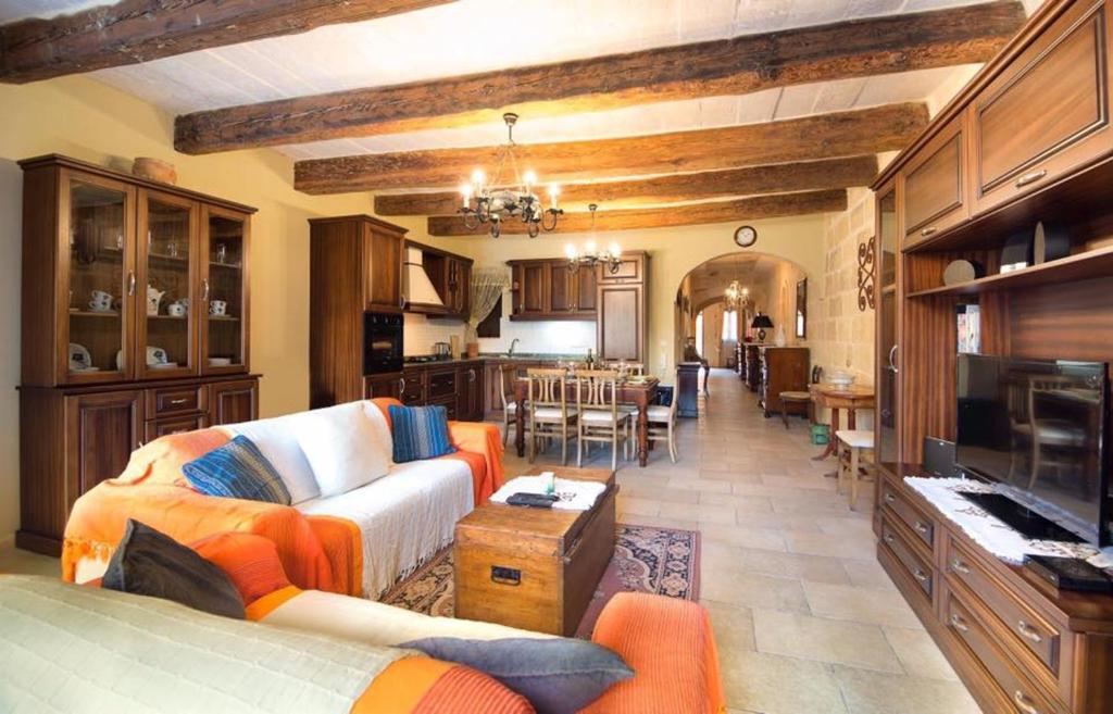 5 bedrooms villa with private pool and wifi at In Nadur 1 km away from the beach photo 3