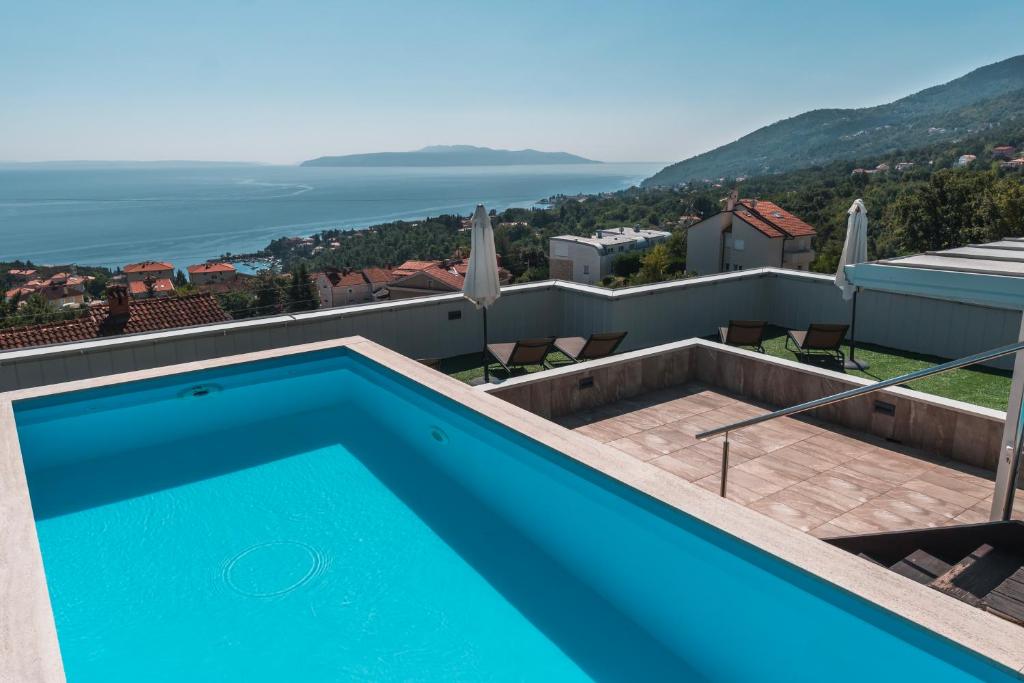 Apartment Lara with rooftop swimming pool photo 2