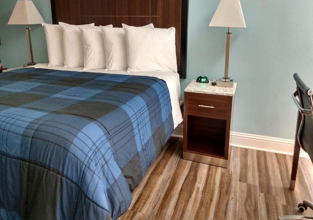 Dolphin Cove Motel photo 3