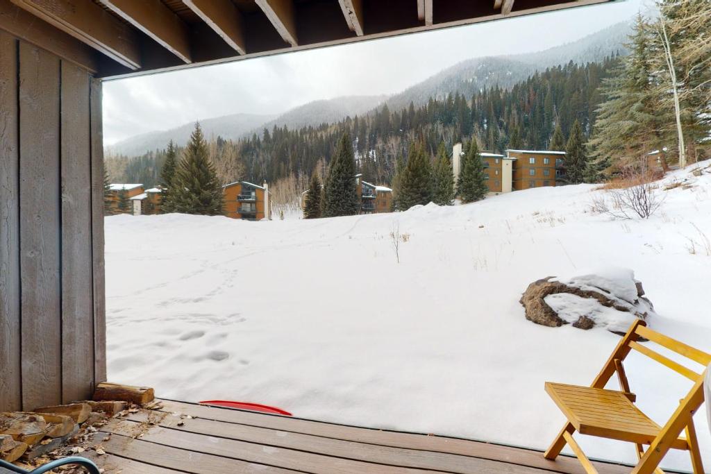 Remodeled 2 Bedroom East Vail Condo #102 w/ Hot Tub. Steps to Shuttle. photo 2