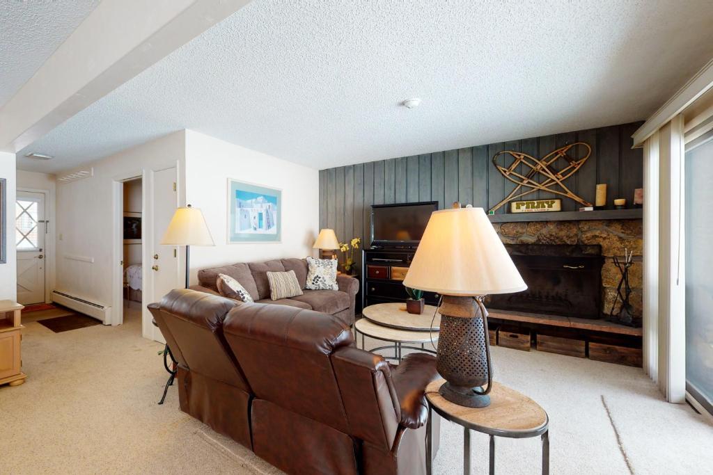 Remodeled 2 Bedroom East Vail Condo #102 w/ Hot Tub. Steps to Shuttle. photo 3
