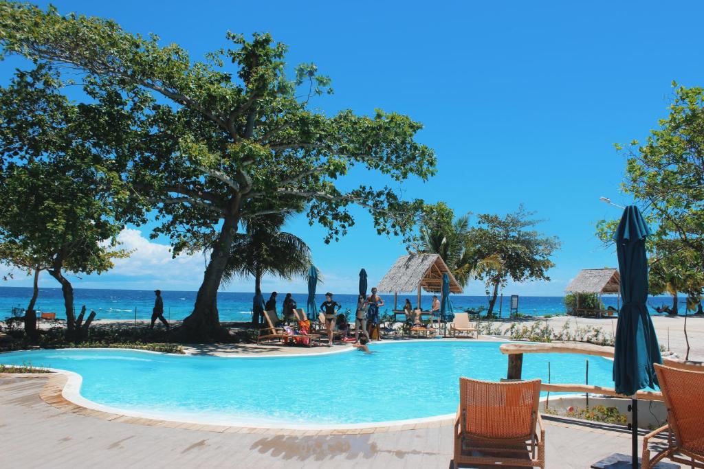 Bluewater Sumilon Island Resort - Tap to explore photos
