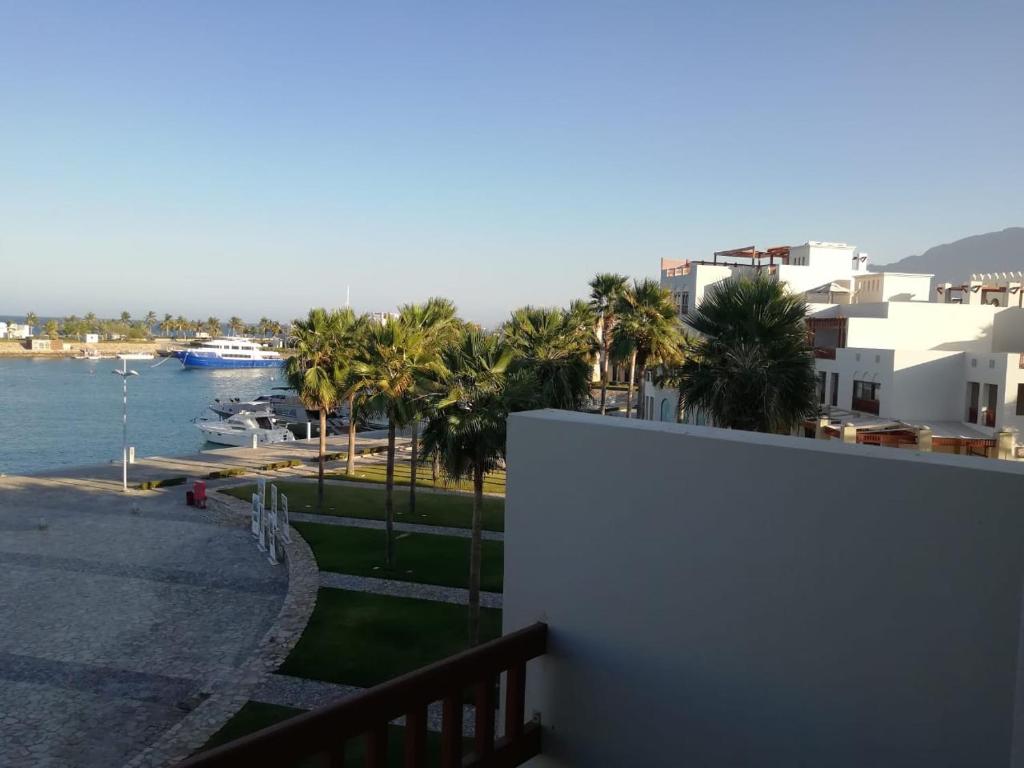 Le Sifah - Golf Lake Apartments - Tap to explore photos