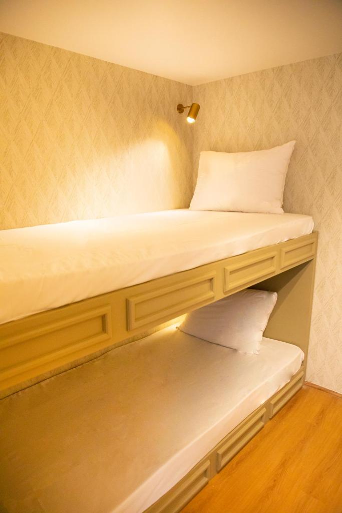 Семейный (Семейный дом-люкс на колесах рядом с пляжем), Кемпинг Caravana Resort