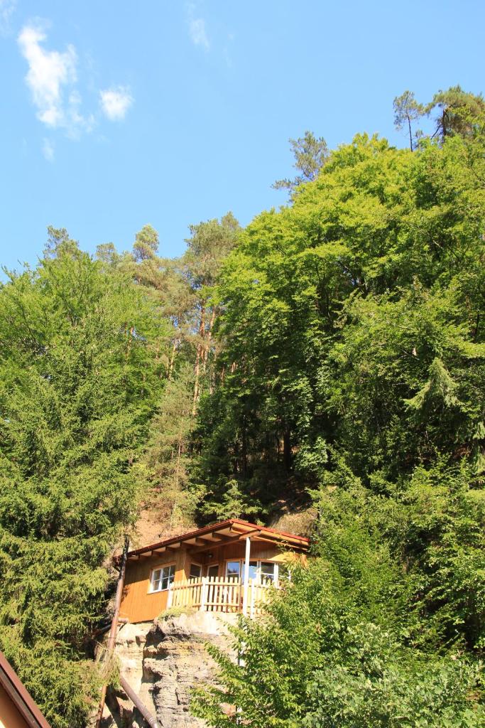 Malběnka - chata na skále pod hradem Kokořín photo 1