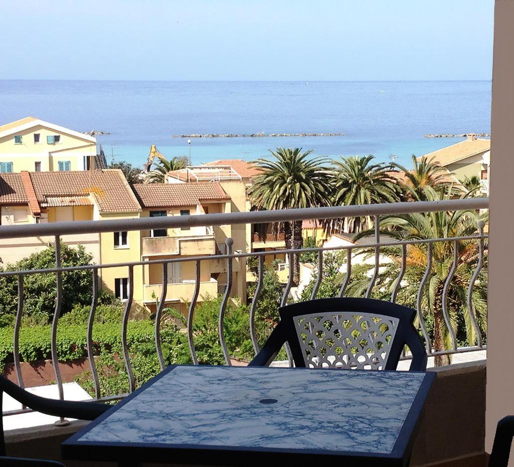 Romantic total sea view