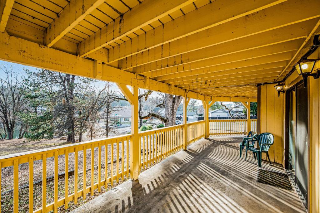 Luring Lakefront Landing photo 3
