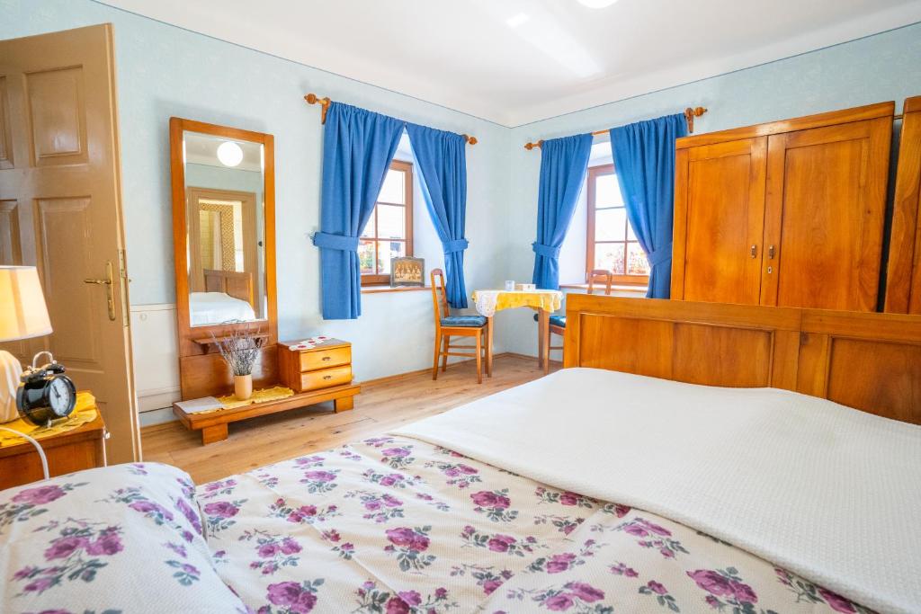 Notranjska hiša - traditional country house, close to the world attraction Cerknica lake photo 3