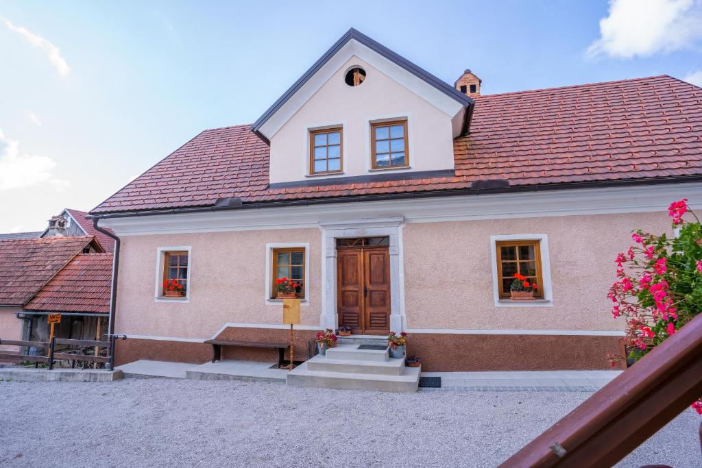 Notranjska hiša - traditional country house, close to the world attraction Cerknica lake photo 1