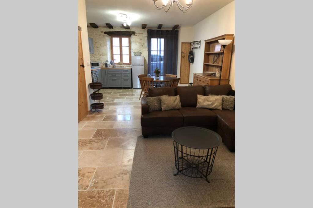 Beautiful Eymet Bastide house & courtyard garden photo 2