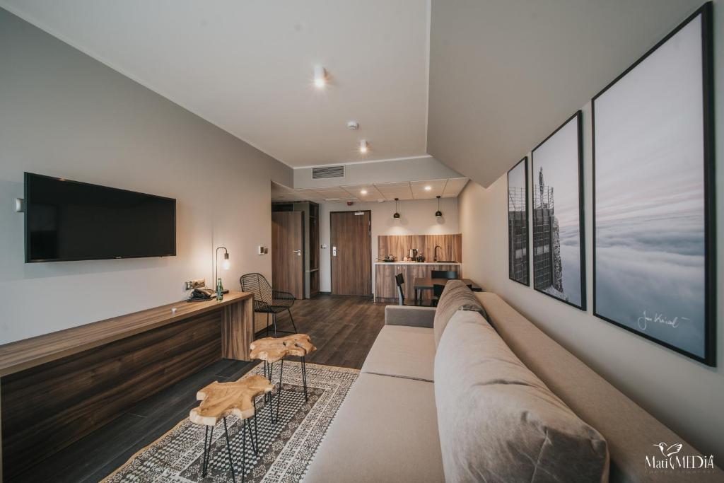 Lake Hill Apartments photo 2