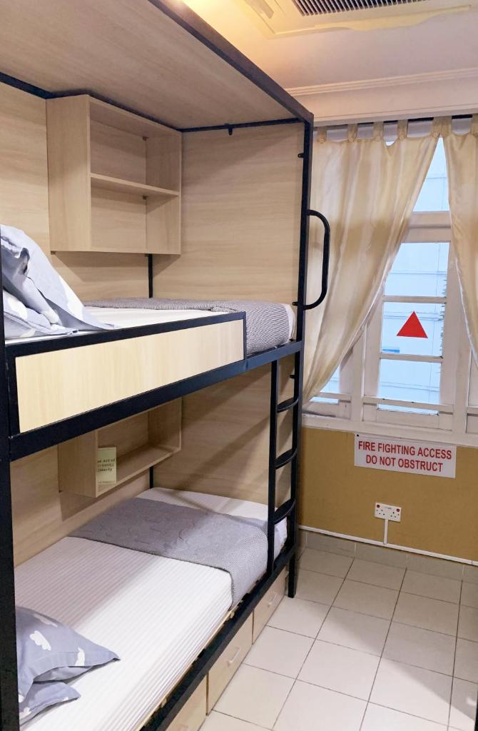 Семейный (Private Room with 6 Single Pods), Snooze Inn @Dickson Road