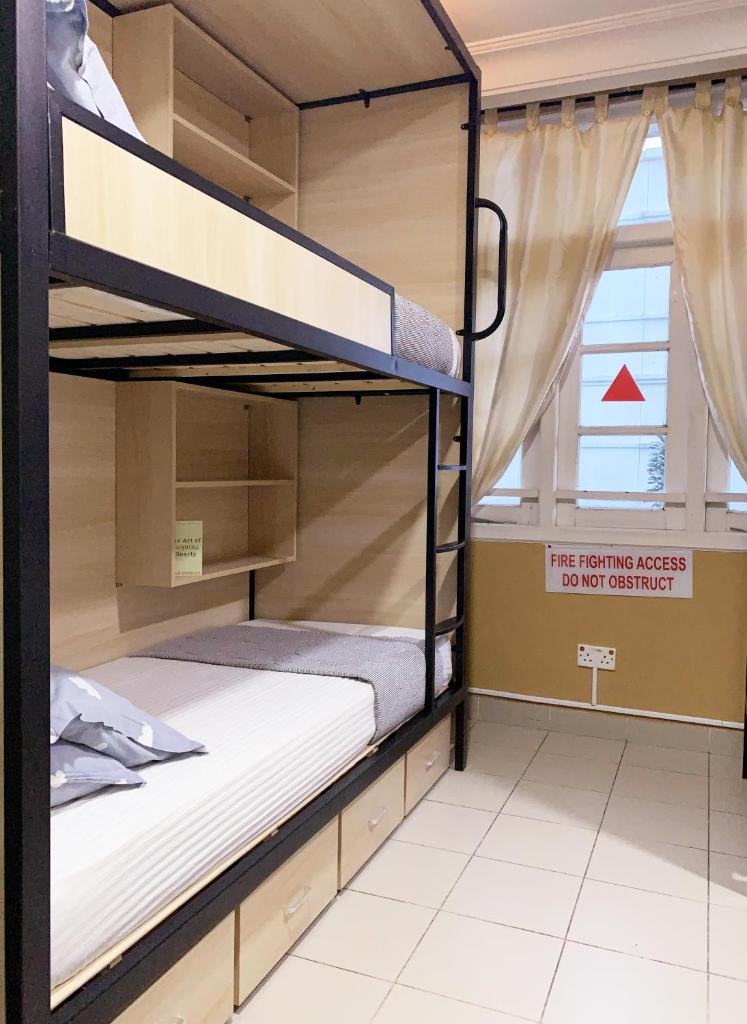 Семейный (Private Room with 6 Single Pods), Snooze Inn @Dickson Road