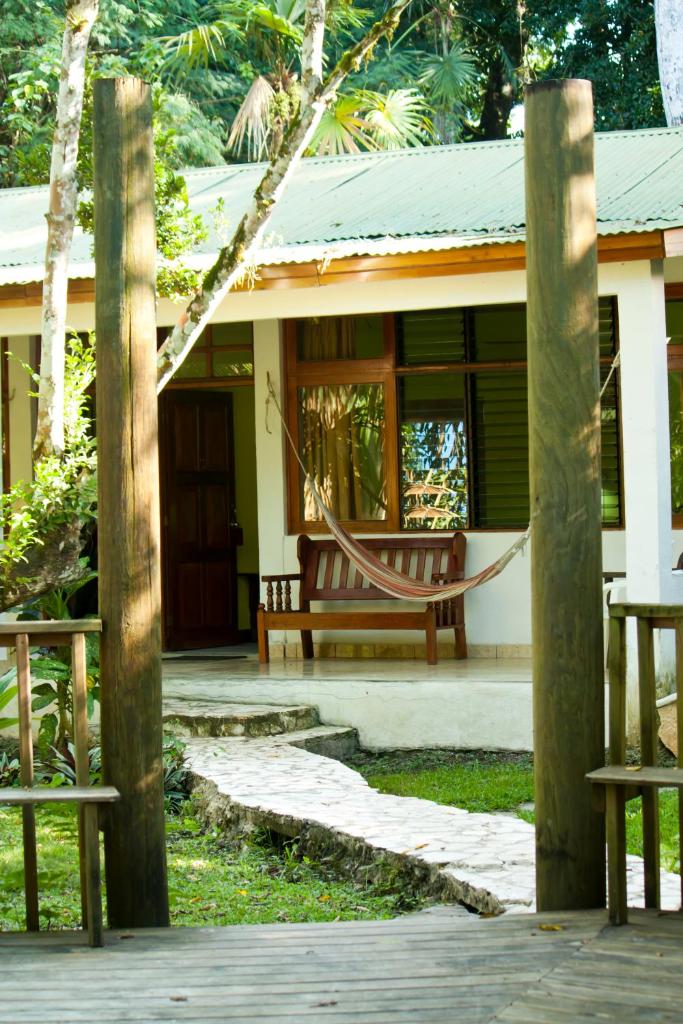 Hotel Jaguar Inn Tikal photo 4