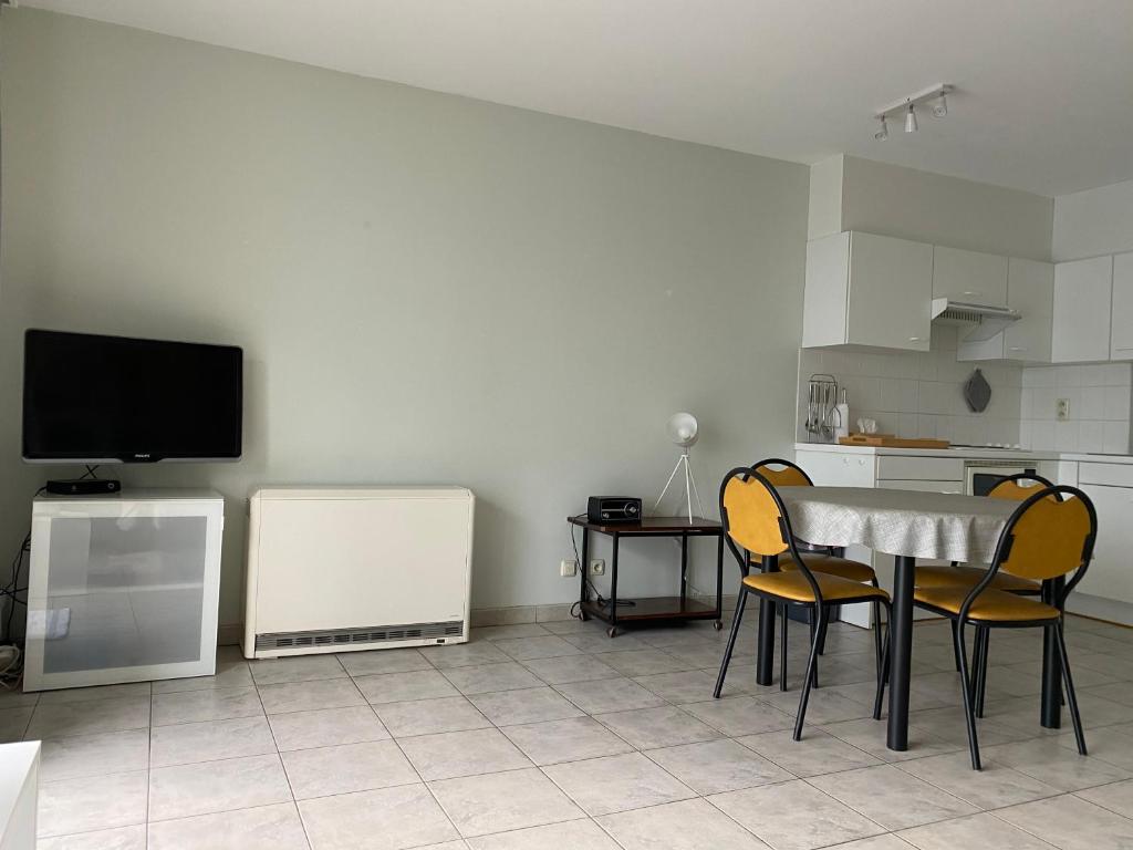 Appartement met aparte slaaphoek, garage en balkon photo 3