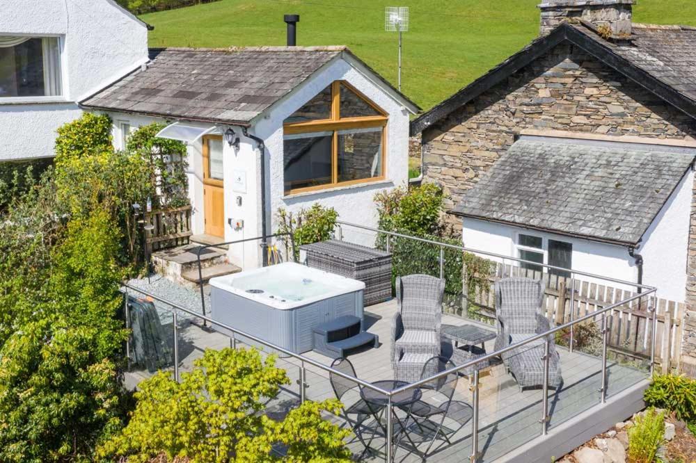 Fox Corner, Ambleside, romantic retreat for two, dog friendly, hot tub photo 2