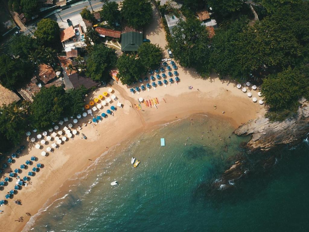 Bangalô com vista para o mar no condomínio Yacamim Ilhabela praia do Curral photo 1