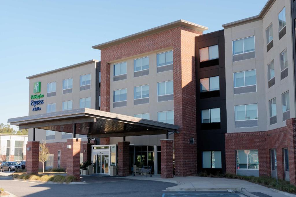 Holiday Inn Express & Suites Summerville, an IHG Hotel image