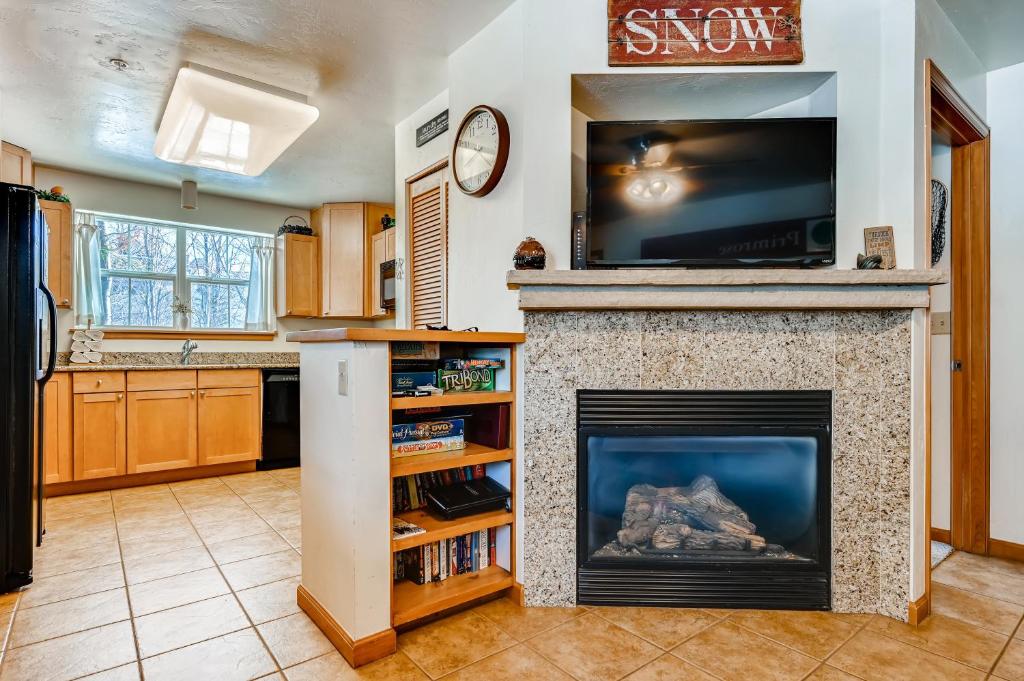Two-Bedroom Condo at Streamside Lane photo 4