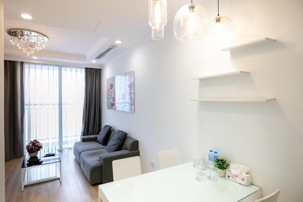 *BOM HOMESTAY* VINHOMES TIMES CITY- 2 BR- COZY APT