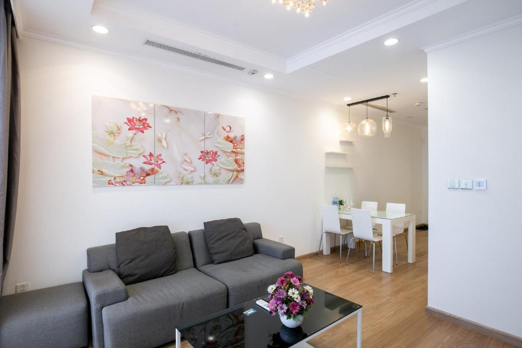 *BOM HOMESTAY* VINHOMES TIMES CITY- 2 BR- COZY APT