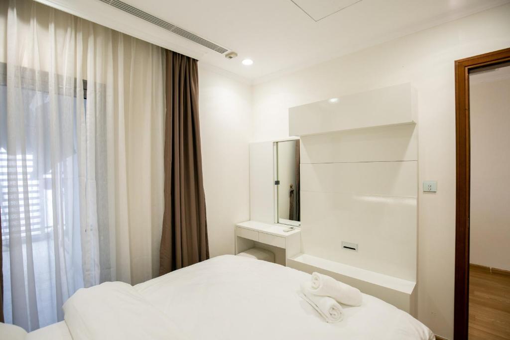 *BOM HOMESTAY* VINHOMES TIMES CITY- 2 BR- COZY APT