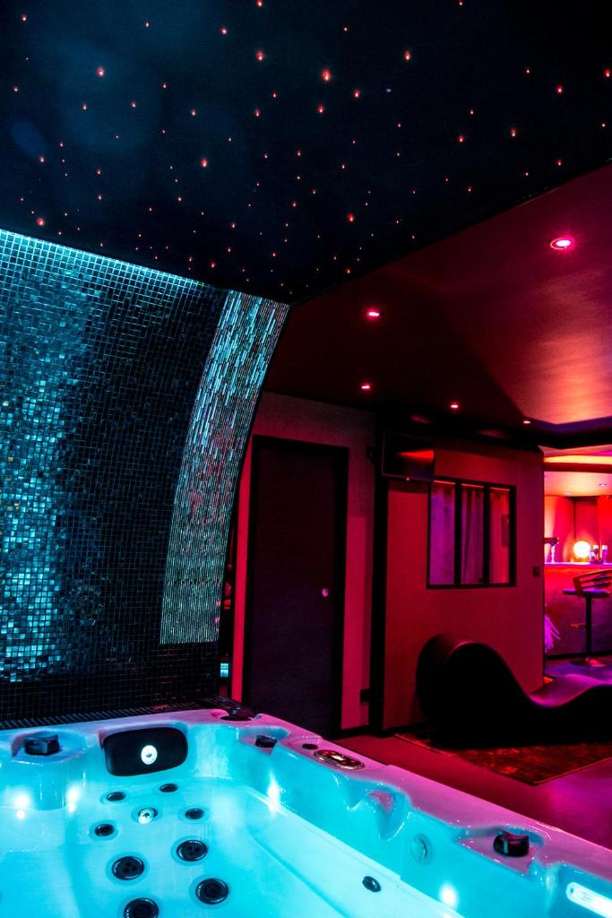 L'Insolite Spa Privatif ''Suite Luxueuse-Jacuzzi" photo 3