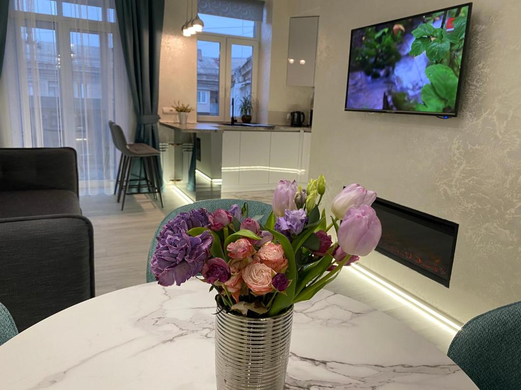 Panorama Luxury Apartment in The House with a Spire, a historical building in the city centre photo 1