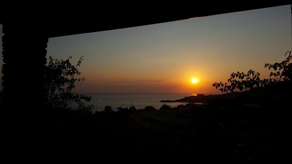 family home with a fantastic sea view, 5 minutes from the beaches photo 4