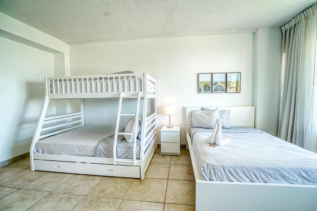 Студио (Двухместный номер-студио Делюкс с 1 кроватью), Deluxe Private Studios at the Casablanca