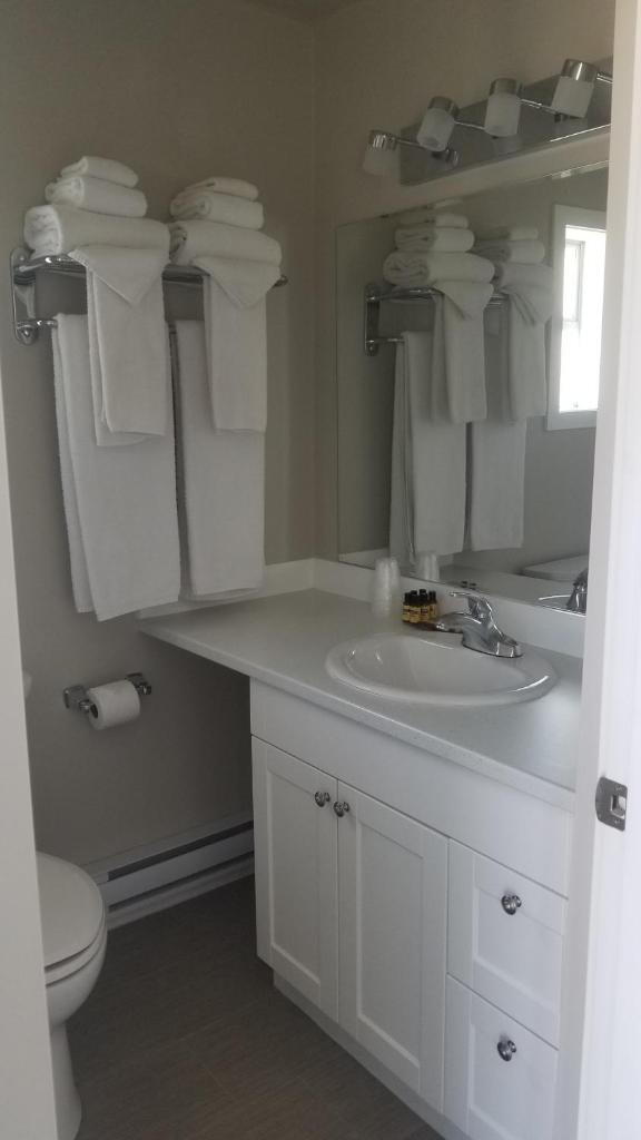 Sandy Beach Suites photo 2